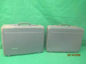 lot 430 image: 2 VINTAGE SUITCASES