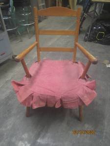 lot 438 image: VINTAGE CHAIR