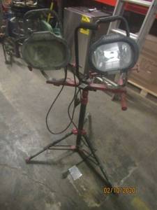 lot 447 image: HUSKY DOUBLE SHOP LIGHTS WITH STAND