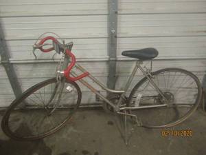 lot 449 image: VINTAGE SCHWINN BICYCLE&nbsp