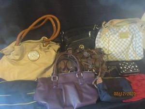 lot 452 image: 9 PURSES SEE PICS