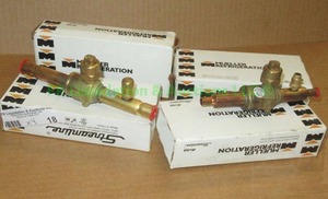 lot 18 image: Mueller Streamline Co. Cycelmaster Ball Valves - Standard With Access Port, unused, 4 count