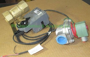 lot 37 image: Asco Redhat 2 Solenoid Valve & Johnson Controls On-OffFloating Valve Actuator