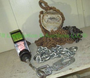 lot 52 image: Roughneck chain hoist & self retracting cable