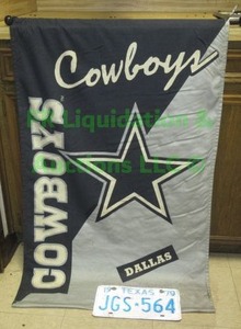 lot 60 image: Vintage 1970 Texas license plate & Dallas Cowboys banner