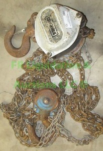 lot 73 image: Roughneck chain hoist