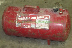 lot 91 image: Midwest products 7 gallon portable air tank