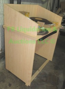 lot 125 image: Laminate speaker podium 36 x 24 x 47