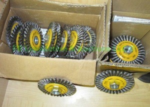 lot 127 image: Dewalt DW4925B carbon wire stringer wheels unused, 2 boxes