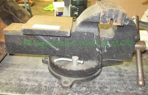lot 133 image: Heavy duty bench mount large vise