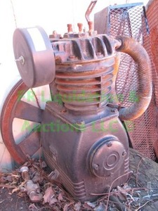 lot 399 image: Devair model 247 air compressor motor, Matches lots 396, 397, 398, 400