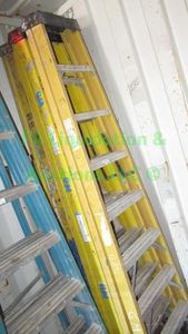 lot 432 image: Green Bull 8ft folding ladder, 3 count
