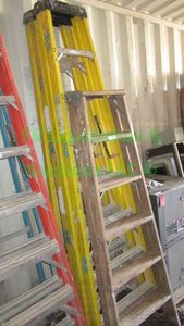 lot 443 image: Green Bull 8ft folding ladder & wood 6ft ladder, 3 count