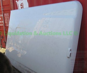 lot 458 image: 2005 Chevrolet truck bed cover