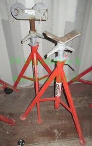 lot 477 image: Ridgid model VJ-99 roller head & V notch pipe stand, 2 count