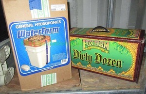 lot 493 image: General Hydroponics water farm and Fox Farm Dirty Dozen soil fertilizer kit