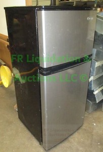 lot 270 image: Vissani model HVDR450SE mini refrigerator stainless steel front