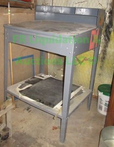 lot 293 image: Metal songle drawer utility desk 35 x 30 x 53