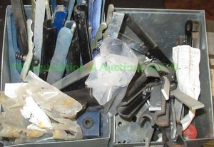 lot 317 image: Assorted gate valve handles as shown