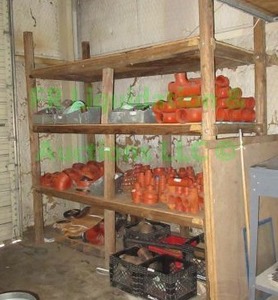 lot 306 image: Custom crafted All wood storage shelf, 95 x 36 x 96