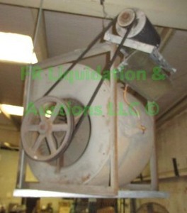 lot 153 image: Large blower fan with motor