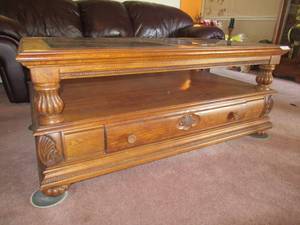 lot 9 image: SOLID OAK WOOD AND GLASS COFFEE TABLE WITH DRAWER 50 X 30 X 21