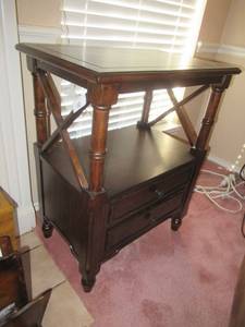 lot 10 image: SOLID WOOD SIDE TABLE WITH 2 DRAWERS 24 x 16 x 30 NICE PIECE