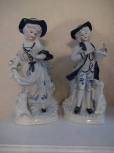 lot 14 image: CERAMIC DISPLAY FIGURES