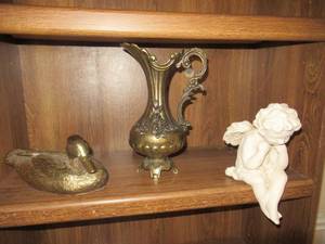 lot 25 image: HOME DECOR INCLUDING BRONZE PITCHER MARKED MADE IN ITALY 12 TALL, BRASS DUCK 10 LONG  AND CERAMIC ANGEL