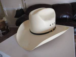 lot 36 image: STETSON WHITE STRAW COWBOY HAT IN ORIGINAL HAT STORAGE BOX SIZE 7 18