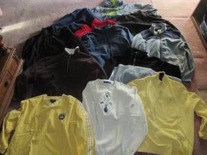 lot 41 image: FLEECE PULL OVERS AND SWEATERS IN EXCELLENT CONDITION. TOMMY HILFIGER, ST. JOHNS BAY, COLUMBIA, RUSSELL ATHLETIC AND MORE