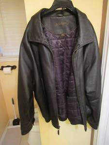 lot 45 image: ST. JOHNS BAY LEATHER JACKET SIZE XXL