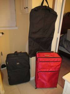 lot 46 image: LUGGAGE LOT INCLUDES IT LUGGAGE, HARBOR VIEW SUITCASE AND HANGING CLOTHES BAG
