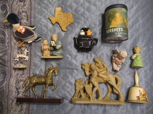 lot 56 image: 1936 TEXAS CENTENNIAL MINI BRICK, 2 CAROUSEL HORSES, SMALL CERAMIC STATUES, HERSHEYS CHOCLATE TIN AND MORE