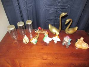 lot 57 image: ANTIQUE CAST-IRON WOODPECKER TOOTHPICK HOLDER, VINTAGE SALT, PEPPER AND SUGAR HOLDER, TINY TRINKETS 2 BRASS SWANS AND MORE