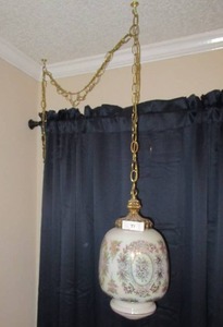 lot 71 image: VINTAGERETRO DECORATIVE PAINTED GLASS GLOBE HANGING LIGHT