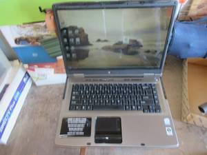 lot 72 image: GATEWAY LAPTOP WITH WINDOWS VISTA, INTEL DUAL-CORE PENTIUM PROCESSOR AND CHARGER. POWERS ON CONNECTS TO THE INTERNET