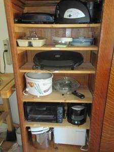 lot 79 image: GEORGE FOREMAN GRILLS, BACK TO BASICS EGG AND MUFFIN TOASTER, HAMILTON BEACH CROCK POT, SUNBEAM FRYING PAN, ALFREDO TOASTER OVEN, BLACK AND DECKER LIDS OFF, STAINLESS POT WITH LID, SNACKSTER, DEXIE CHICKEN COOKER, BREADMAN ULTIMATE AND VIDLIA CHOP MASTER