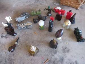 lot 81 image: VINTAGE COLLECTABLE AVON COLOGNE BOTTLES