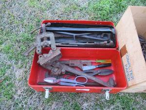 lot 92 image: SIMONSEN TOOL BOX WITH VINTAGE DRILL, SMALL VISE, PIPE WRENCHES, CHAIN AND MORE