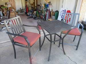 lot 105 image: METAL TABLE AND CHAIRS WITH CUSHIONS 28 X 28 36