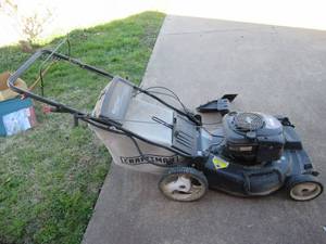lot 110 image: CRAFTSMAN MRS 650 SERIES POWERED BY BRIGGS AND STRATON 22 CUT WITH KEY START. I PULL STARTED RIGHT UP WORKS GREAT KEY WOULD NOT START IT THOUGH