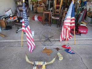lot 114 image: LONGHORNS, GOD BLESS AMERICA SIGN, TEXAS THEMED ITEMS, AND 3 AMERICAN FLAGS