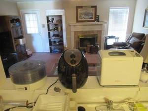 lot 121 image: FABERWARE AIR FRYER MODEL# 554023059, SUNBEAM BREAD MAKER AND THE FOOD DEHYDRATOR BY MR.COFFEE