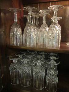 lot 124 image: CRYSTAL STEMWARE 19 COUNT