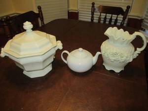 lot 131 image: CERAMIC ROSE PITCHER, TEA POT AND SOUP TUREEN