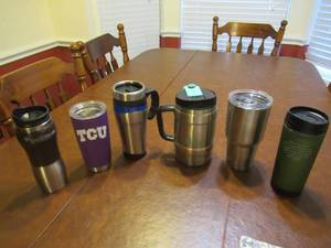 lot 132 image: YETI AND OTHER VARIOUS TRAVEL MUGS WITH LIDS