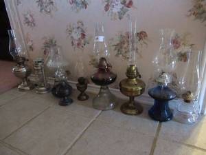 lot 139 image: GLASS OIL LAMP COLLECTION IN VARIOUS SIZES AND SHAPES