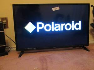 lot 142 image: POLAROID MODEL 320SR3000FC 32 FLAT PANEL 720p LED TV WITH REMOTE