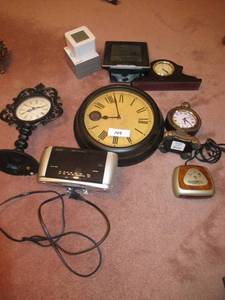 lot 149 image: ACCURITE ATOMIC CLOCK WITH VARIOUS CLOCKS AND ALARM CLOCKS